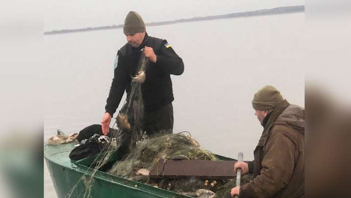 На водоемах Полтавщины полиция изъяла около 3 км браконьерских сетей
