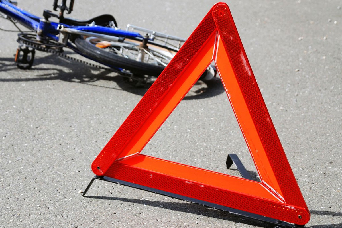 В Лубнах водитель сбил велосипедистку и скрылся