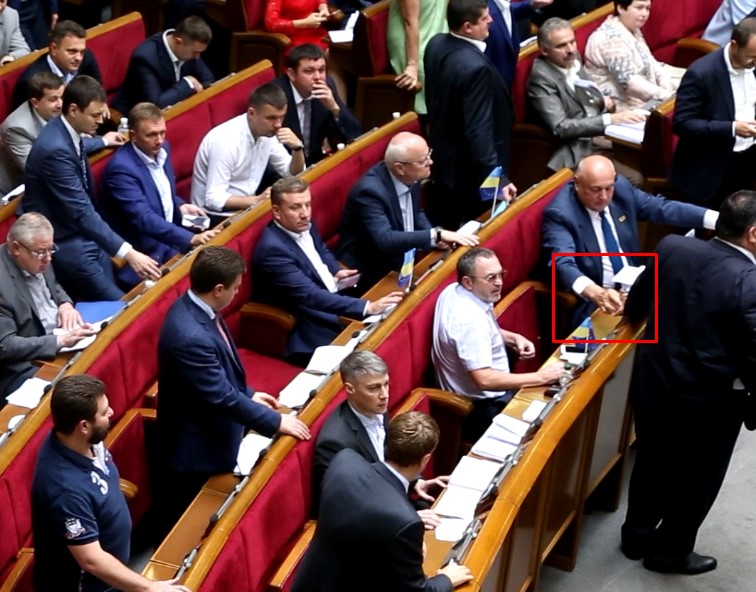 Полтавский депутат поучаствовал в рекордном "кнопкодавстве"