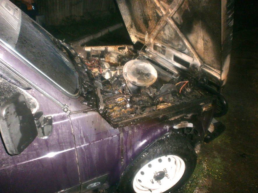 На Полтавщине загорелся автомобиль-вседорожник (фото)