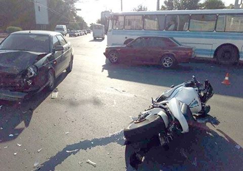 В Полтаве столкнулись автомобиль и мотоцикл: есть пострадавший