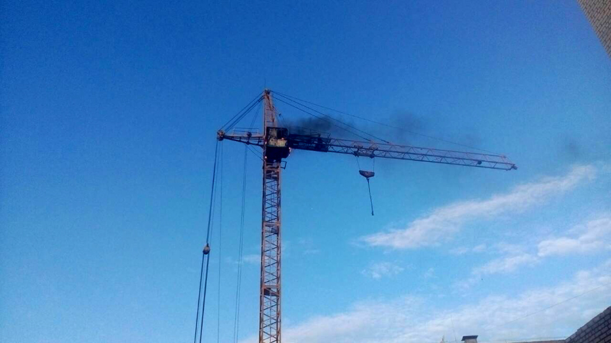 В Кременчуге горел башенный кран (фото)