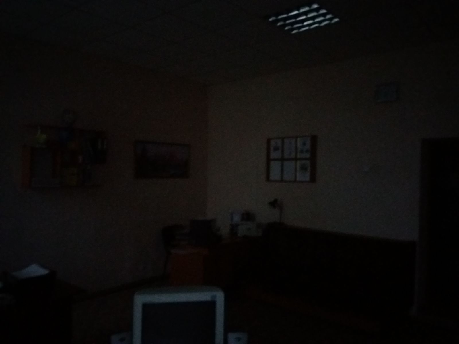 В Шишакском районе сотрудники больше двух месяцев работают в темноте (фото)