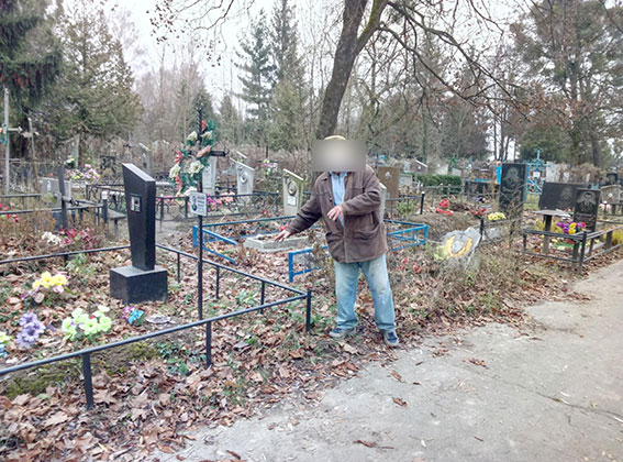 На Полтавщине произошло нападение на кладбище (фото)