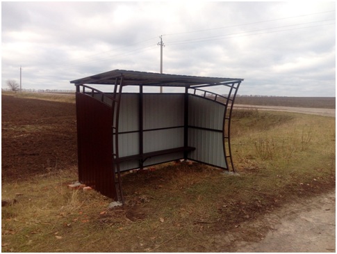 В селе Зеньковского района установили остановку для детей (фото)