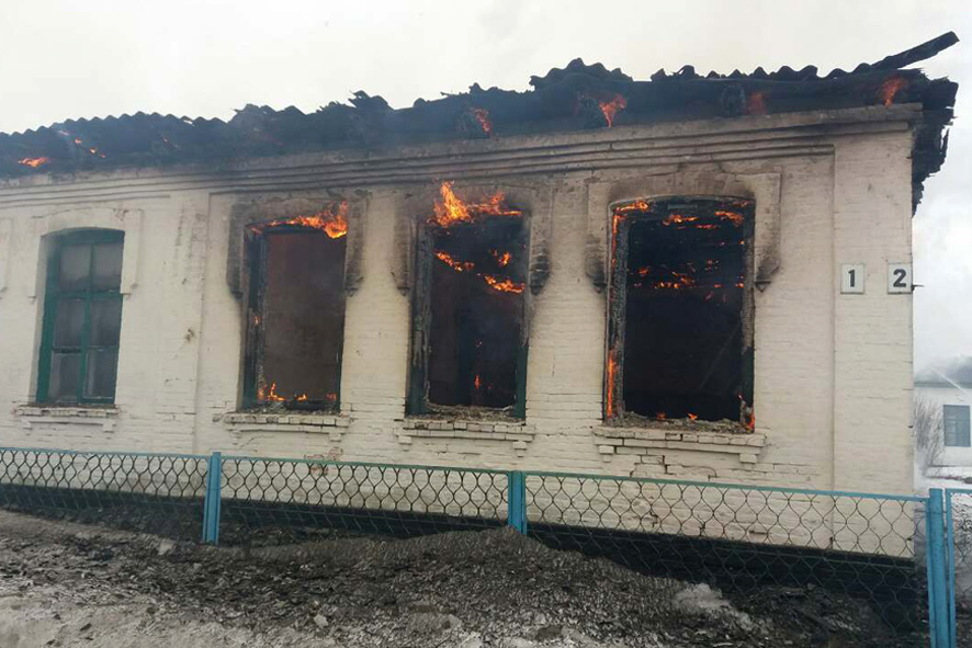Под Полтавой - крупный пожар в школе (фото)