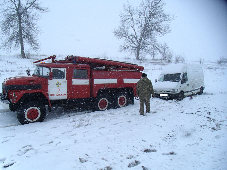Под Полтавой застряли 25 грузовиков (фото)