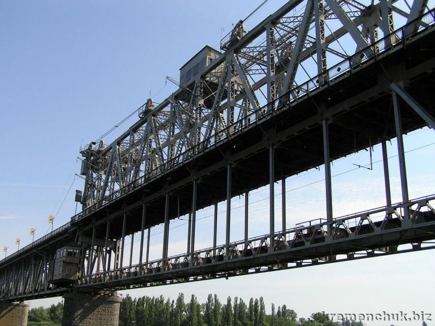 На мосту через Днепр ограничат движение транспорта