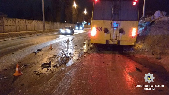 В Полтаве троллейбус попал в аварию, есть пострадавшие (фото)