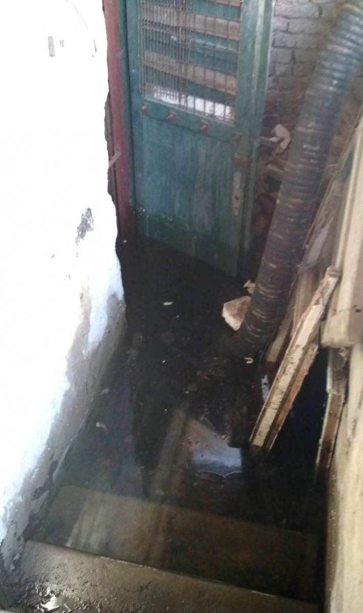 В Полтаве затопило подвал многоэтажки (фото)
