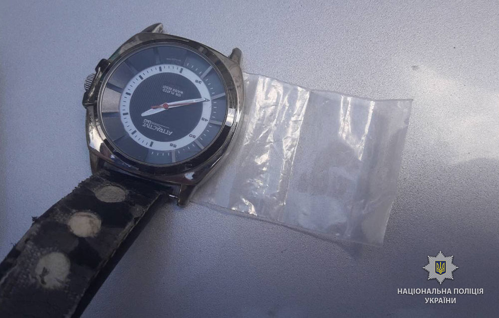На Полтавщине парень носил наркотики под наручными часами (фото)