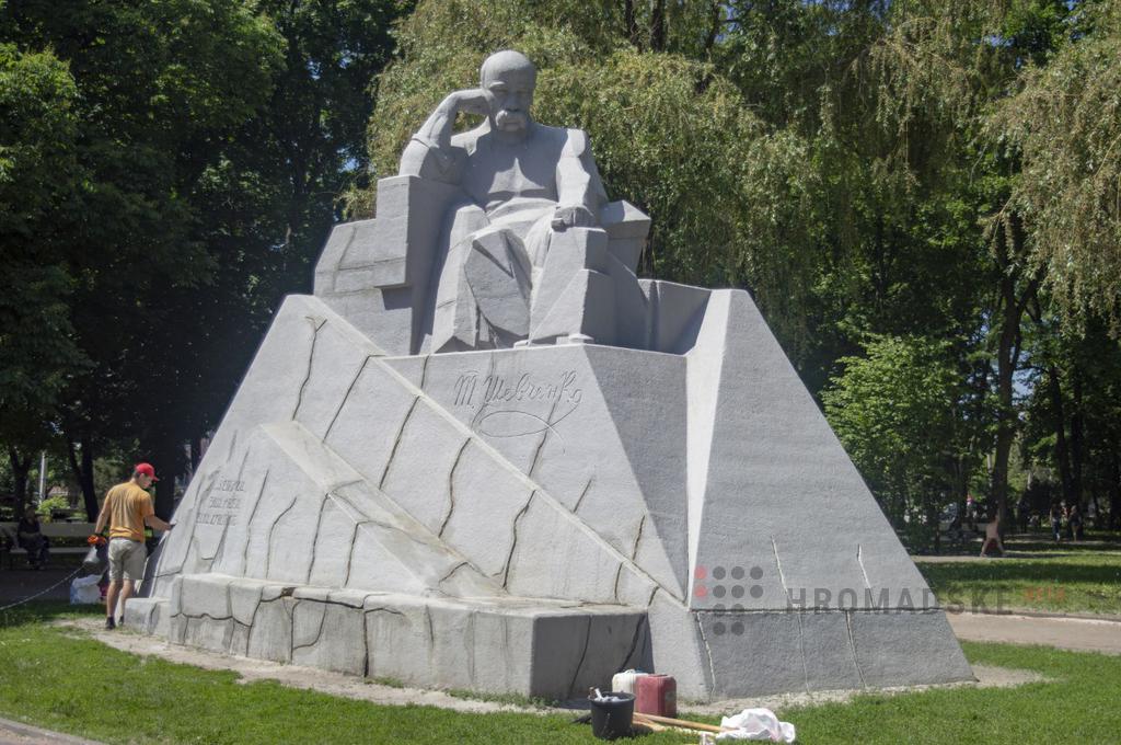В Полтаве восстанавливают памятник Тарасу Шевченко