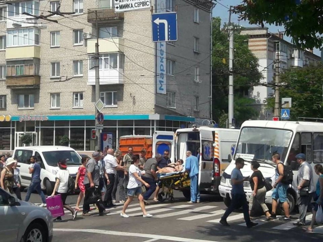 В Кременчуге на пешеходном переходе сбили девушку (фото)
