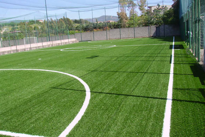 В Кобеляках сделают мини-футбольное поле и установят тренажеры 