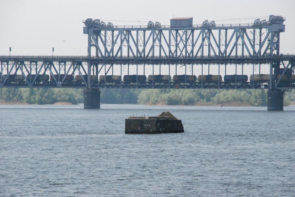 В Днепре у моста обнаружили тело мужчины