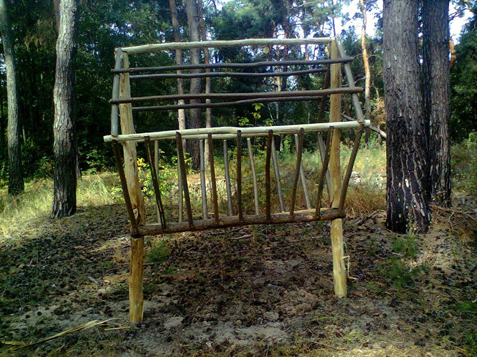 На Полтавщине в лесу установили кормушку для косулей и лосей (фото)