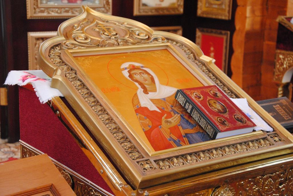 В храме на Полтавщине освятили икону с мощами Святой Варвары