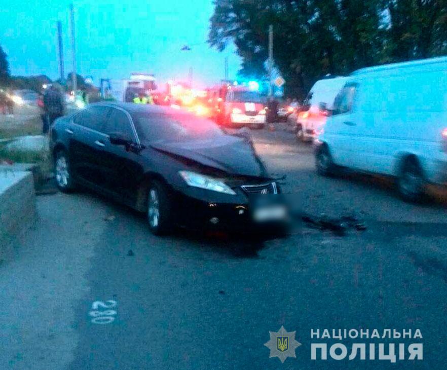 Под Полтавой Lexus столкнулся с ВАЗом: пострадали женщина и ребенок