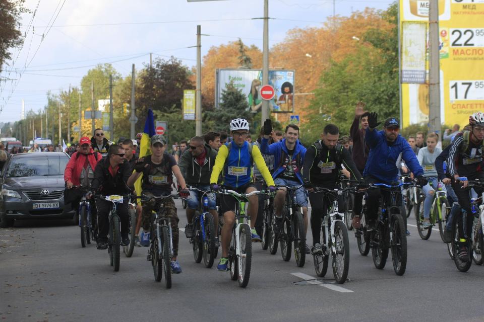 В Кременчуге патриоты сели на велосипеды (видео)