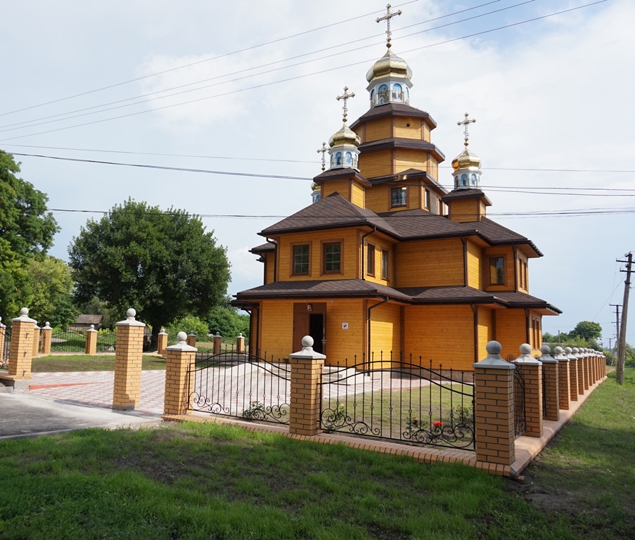 На Полтавщине освятили новый храм (фото)