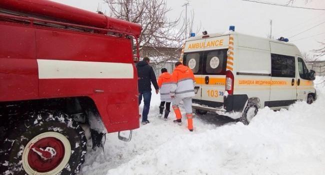 Военные предоставят тяжелую технику для освобождения транспорта из снега