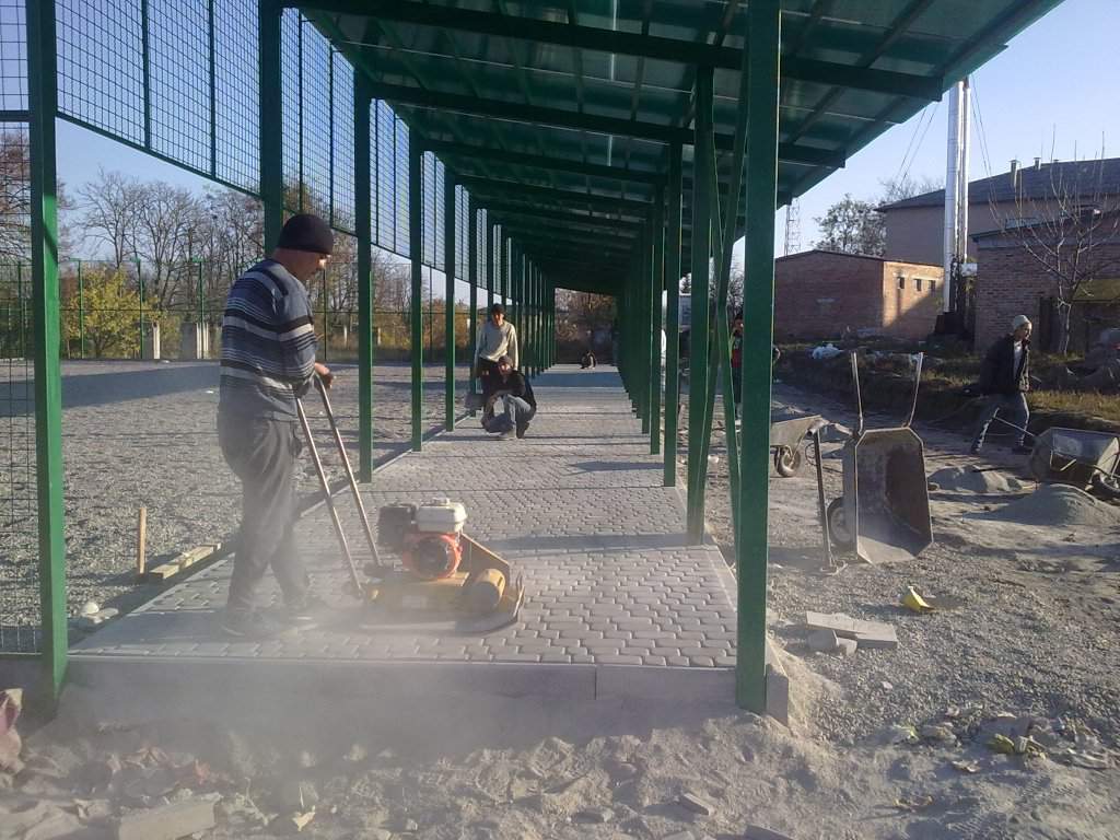 В Пирятине строят спортплощадку с крытой фан-зоной (фото)