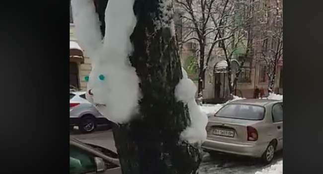 В Кременчуге появилась необычная снежная скульптура (фото)