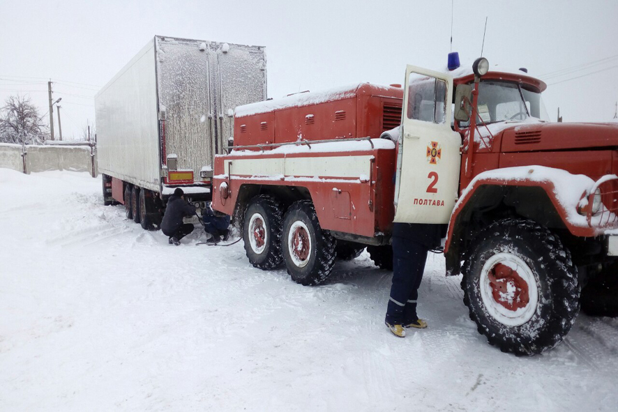 Больше 50 грузовиков застряли на Полтавщине