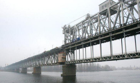 Завтра перекроют Крюковский мост