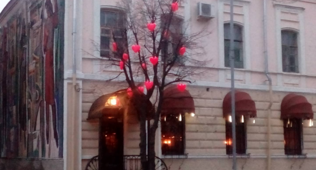 В Кременчуге замечено "дерево любви" (фото)