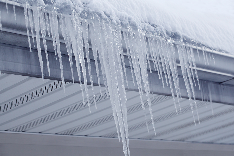 Ливни и снегопад: под домами Полтавы станет ходить опаснее