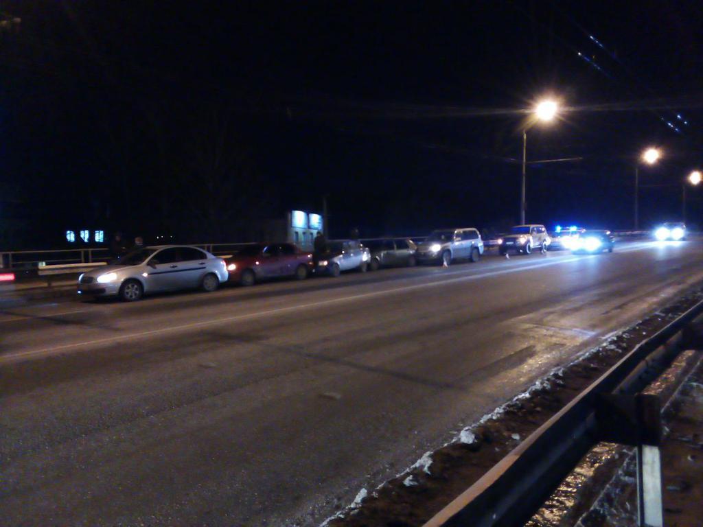 В Полтаве шесть автомобилей на мосту столкнулись "паровозиком" (фото)