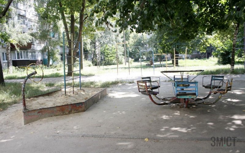 В Полтаве отремонтируют почти 300 детских площадок