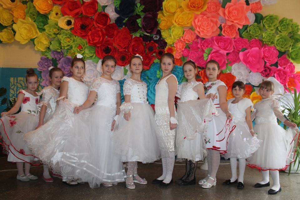 В школе Семеновки создали цветочную фотозону