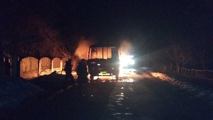 На Полтавщине загорелся автобус с работниками мясокомбината (фото)