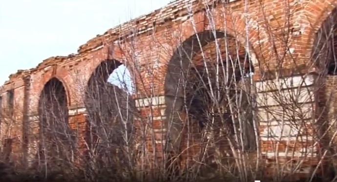 Старинный акведук на окраине Полтавы? История руин в селе Крутой Берег (фото)