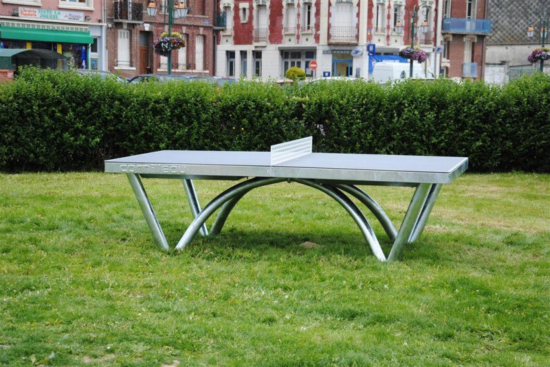 В дворах Кременчуга предлагают установить столы для тенниса