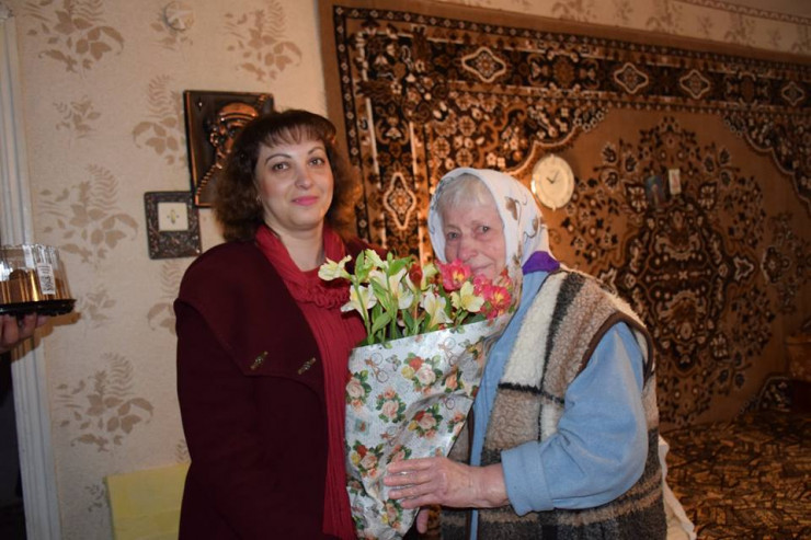 На Полтавщине поздравили 90-летнюю башенную крановщицу (фото)