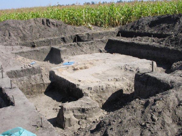 Раскопки под Полтавой: какие артефакты нашли археологи (видео)
