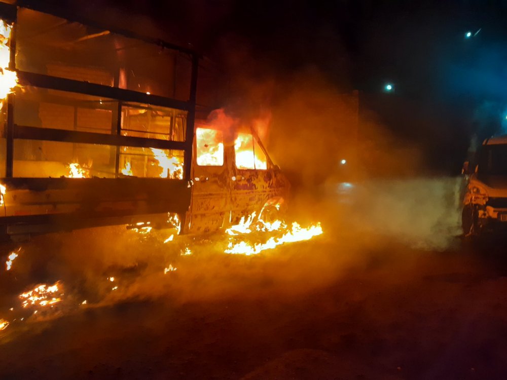 Пожар в гаражном кооперативе Кременчуга: сгорел грузовик (фото)