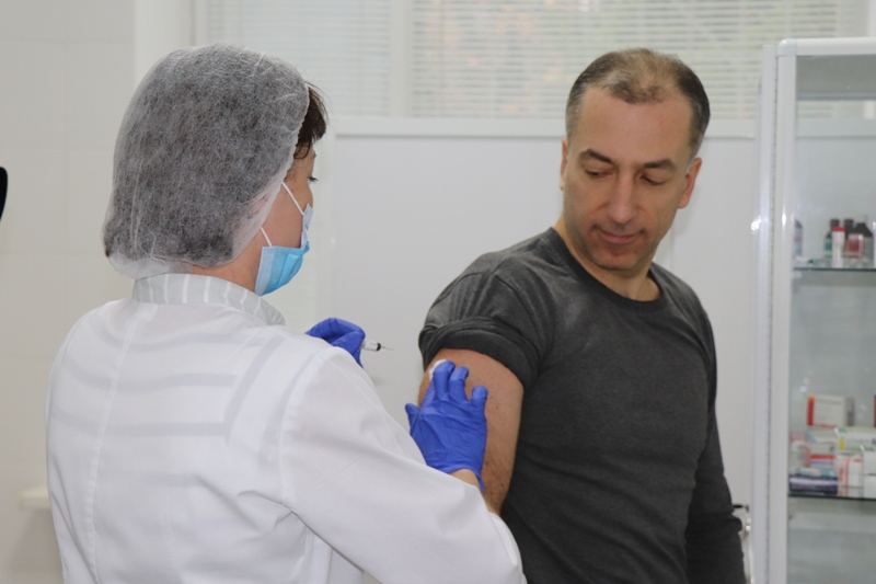 Руководство Полтавы вакцинировалось от гриппа и призвало полтавчан сделать то же