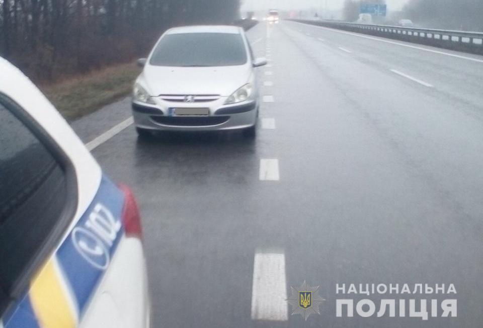 Иностранцы обокрали автомобиль на трассе Киев-Харьков