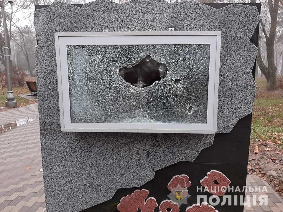 В полтавском парке разбили доску на Аллее памяти защитников