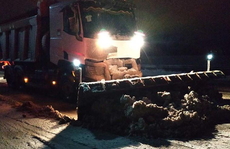 За ночь от снега расчистили 760 км дорог Полтавщины