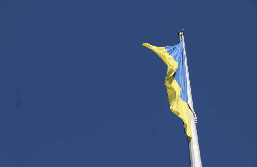 В Полтаве подняли самый большой в области Государственный флаг Украины