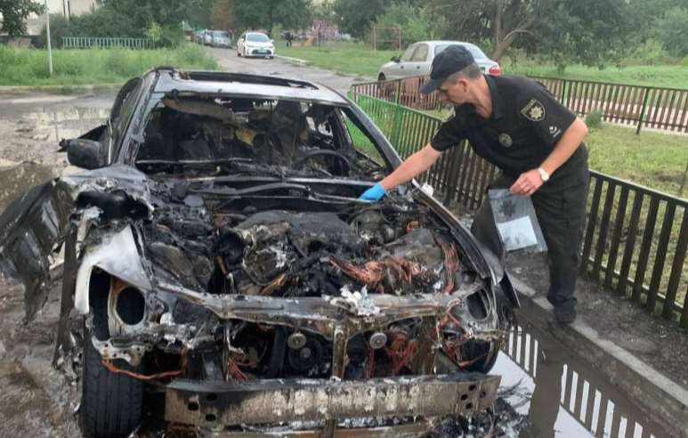 На Полтавщине полиция устанавливает обстоятельства возгорания автомобиля в Кременчуге