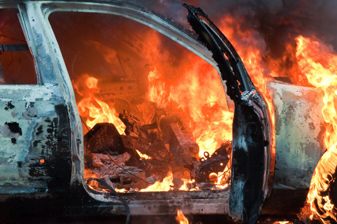На полтавской трассе сгорел автомобиль Renault