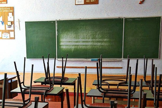 В школе Кременчуга отменили урок из-за неприятного запаха, вызывавшего кашель