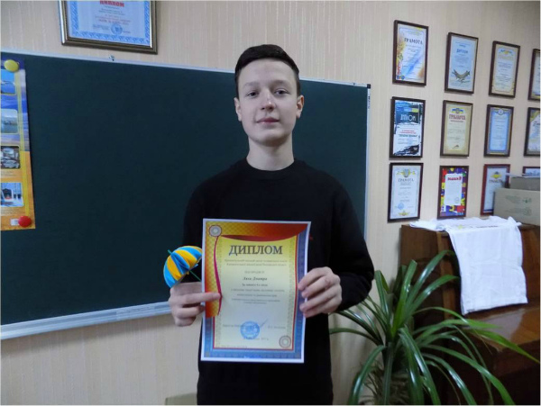 Школьник из Кременчуга изобрел пылесос из отходов (фото)