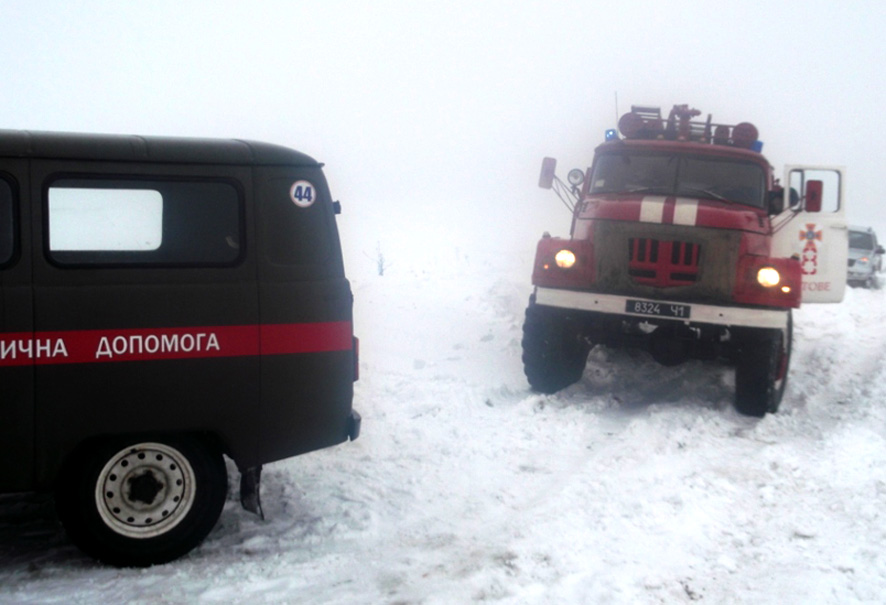 На Полтавщине в снегу застряли пассажирские автобусы